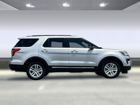 Used 2018 Ford Explorer XLT w/ Equipment Group 201A AWD/4WD image 7