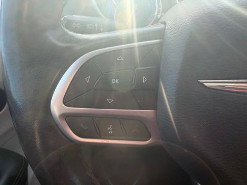 Used 2018 Chrysler Pacifica Touring-L Plus FWD image 8