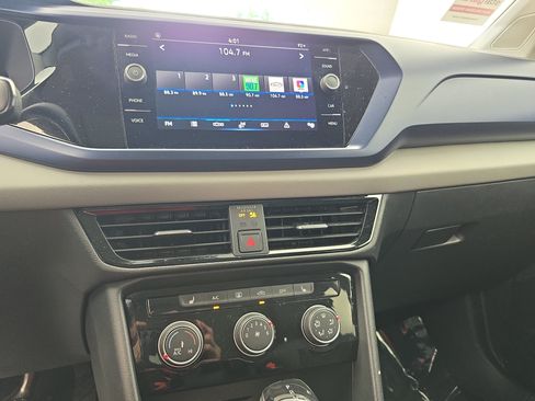Certified 2023 Volkswagen Taos SE w/ Panoramic Sunroof Package FWD image 19