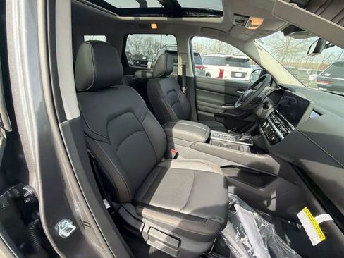 New 2026 Nissan Pathfinder SL w/ SL Premium Package AWD/4WD image 25