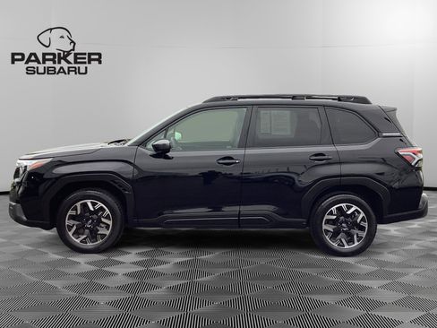 Used 2025 Subaru Forester Premium image 2
