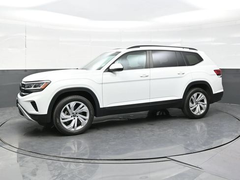 Used 2023 Volkswagen Atlas SE w/ Panoramic Sunroof Package AWD/4WD image 3