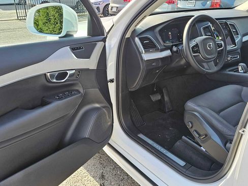 Certified 2025 Volvo XC90 B5 Core image 20