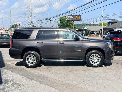 Used 2017 GMC Yukon SLT AWD/4WD image 7
