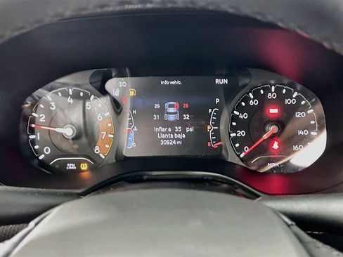Used 2024 Jeep Compass Latitude w/ Convenience Group AWD/4WD image 22