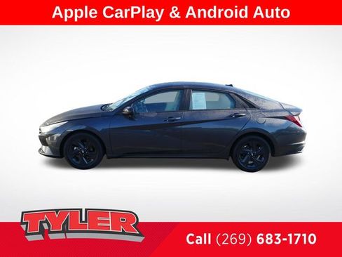Used 2022 Hyundai Elantra SEL FWD image 4