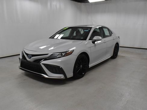 Used 2022 Toyota Camry XSE w/ Cold Weather Package image 2