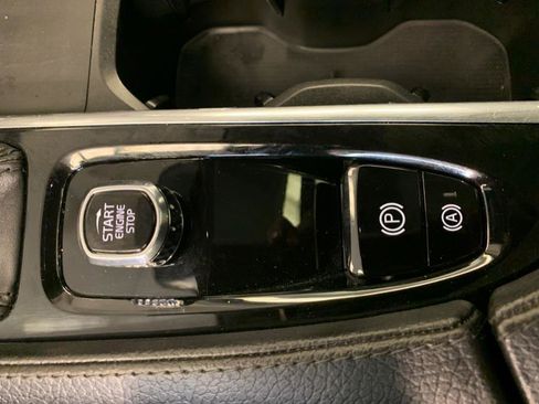 Used 2022 Volvo XC90 T6 Momentum w/ Climate Package image 32