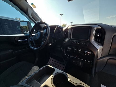 Used 2020 Chevrolet Silverado 2500 Custom w/ Custom Value Package image 11