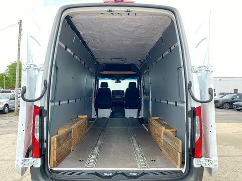 Used 2025 Mercedes-Benz Sprinter 2500 image 23