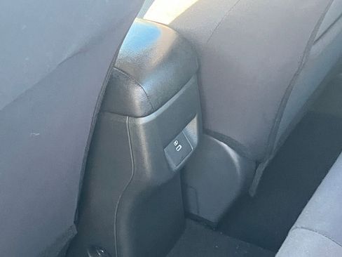 Used 2025 Nissan Versa SV FWD image 23