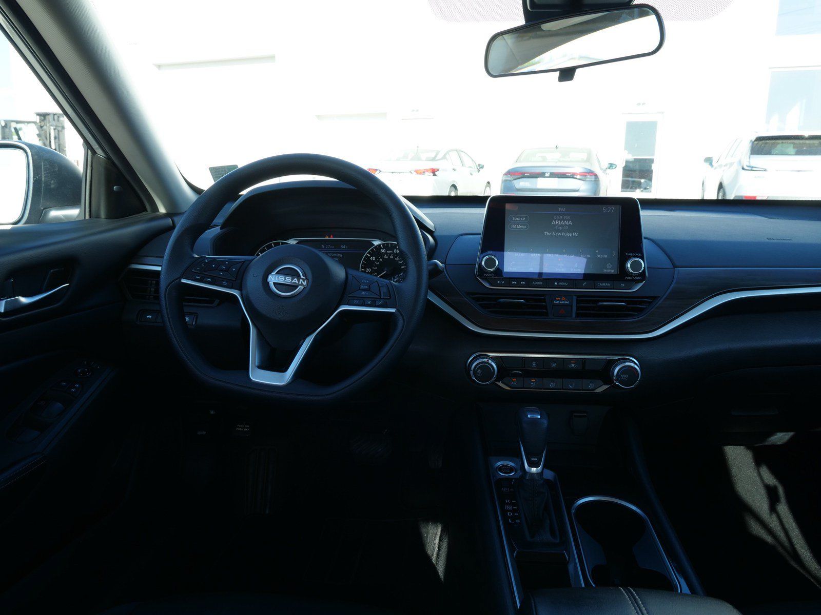 Used 2024 Nissan Altima 2.5 SV FWD image 18