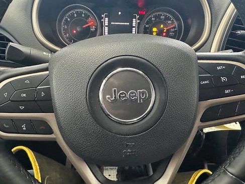 Used 2017 Jeep Cherokee Latitude w/ Comfort & Sound Group image 18