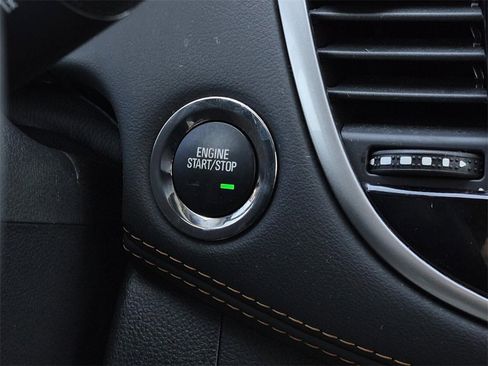 Certified 2022 Chevrolet Trax LT w/ LT Convenience Package image 23