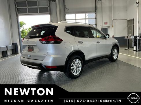 Used 2020 Nissan Rogue SV FWD image 21