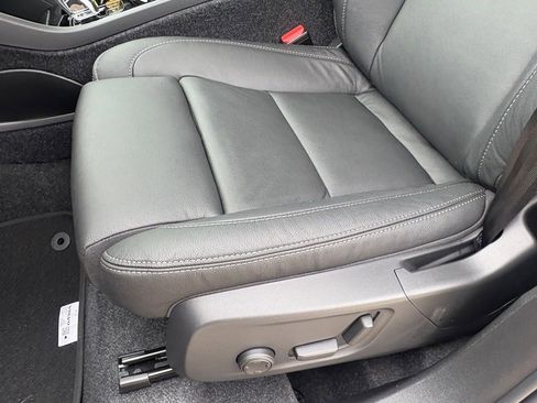 New 2026 Volvo XC40 B5 Plus w/ Protection Package Premier image 18