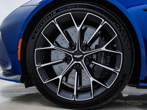 Used 2025 Aston Martin V8 Vantage Coupe image 15