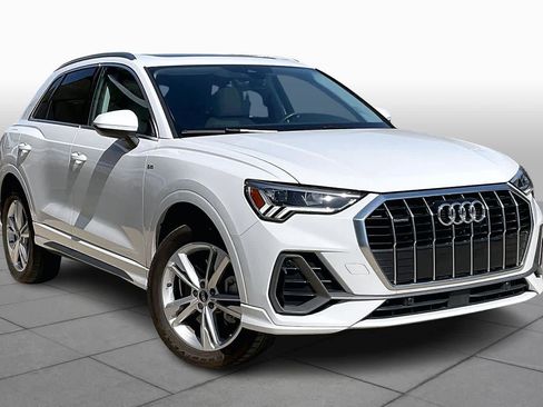 Used 2023 Audi Q3 2.0T Premium w/ Convenience Package image 3