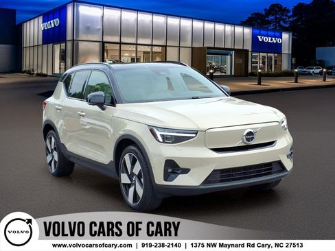 Used 2025 Volvo EX40 Ultra AWD/4WD image 1
