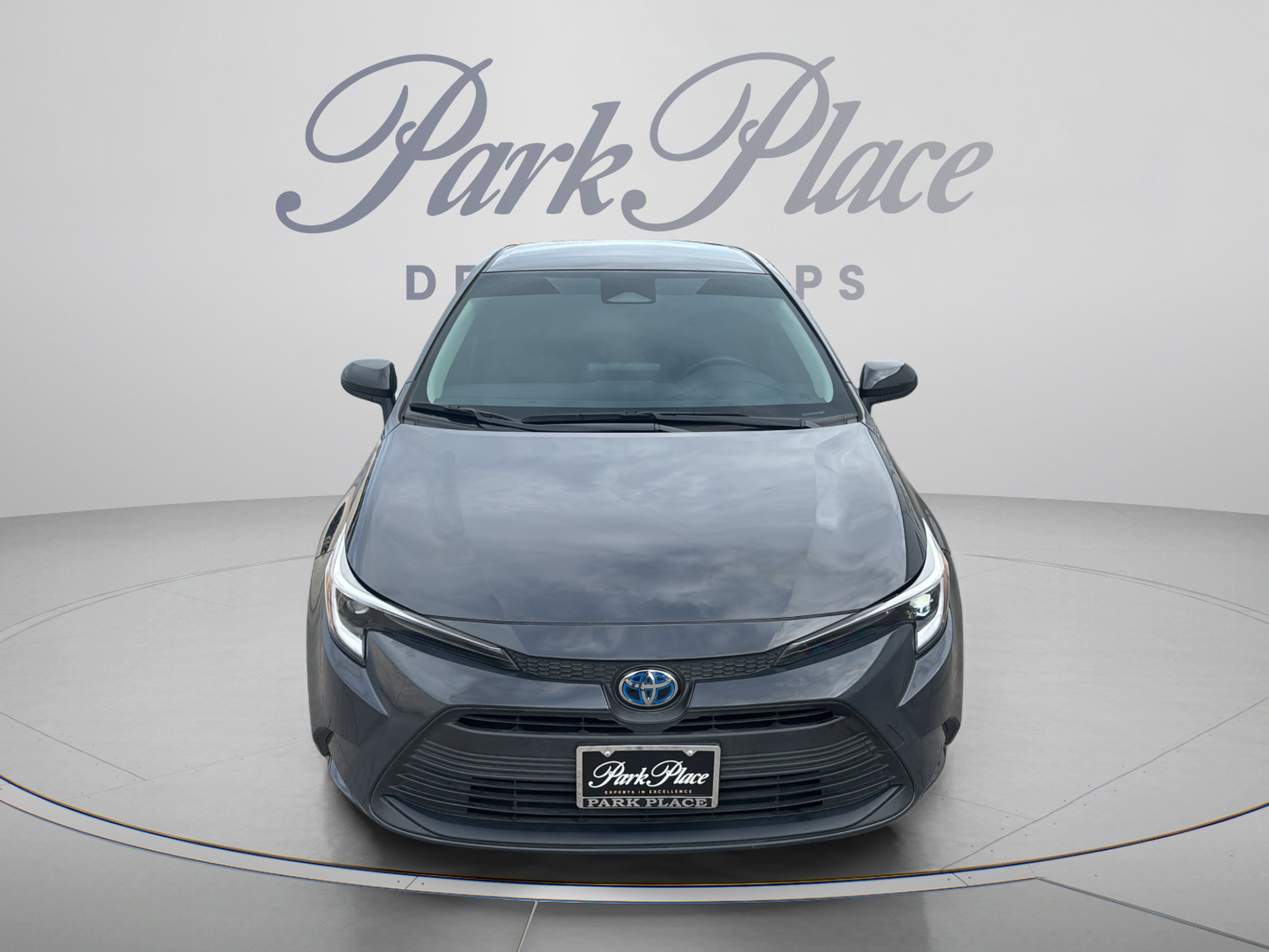 Used 2025 Toyota Corolla LE FWD image 9