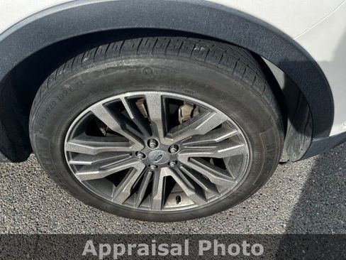 Used 2017 Ford Explorer Platinum image 2