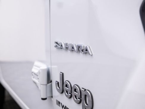 Used 2024 Jeep Wrangler Sahara image 32