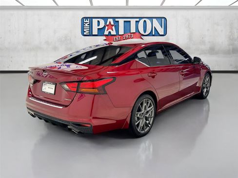 Used 2023 Nissan Altima 2.0 SR FWD image 7