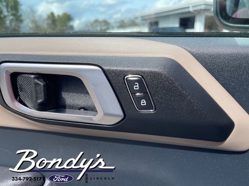 Used 2024 Ford Bronco Wildtrak image 8