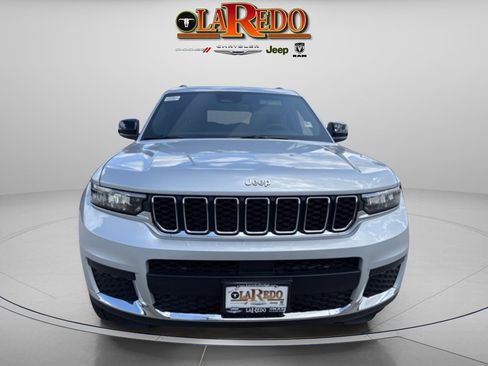 New 2025 Jeep Grand Cherokee L Laredo image 3