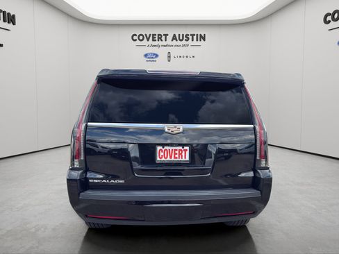 Used 2018 Cadillac Escalade Luxury image 4
