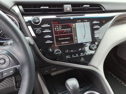 Used 2020 Toyota Camry XLE w/ Navigation Package image 22