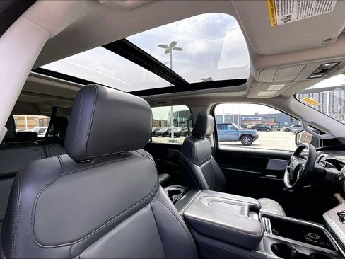 Used 2025 Ford Expedition Max Active AWD/4WD image 21