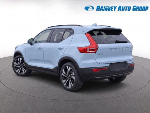 Used 2025 Volvo XC40 B5 Plus AWD/4WD image 3