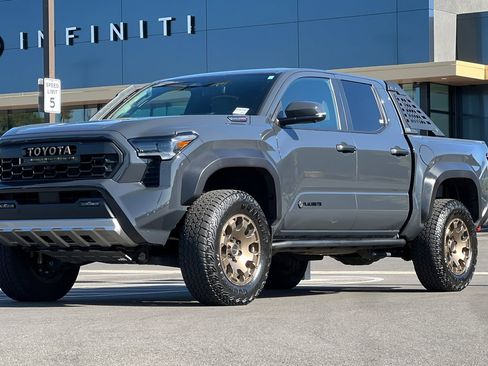 Used 2024 Toyota Tacoma Trailhunter image 8