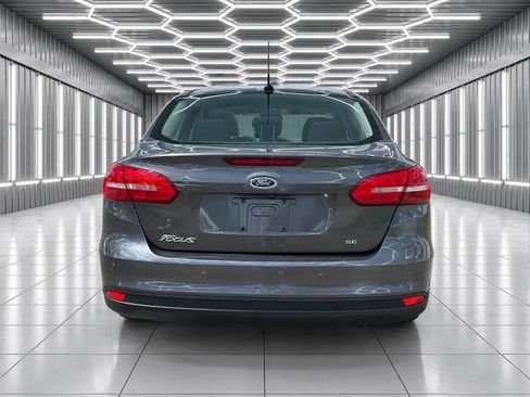Used 2016 Ford Focus SE w/ Reverse Sensing Package FWD image 6