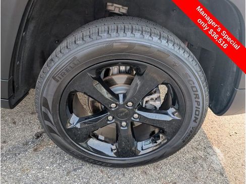 Used 2024 Jeep Grand Cherokee Limited w/ Black Appearance Package image 26