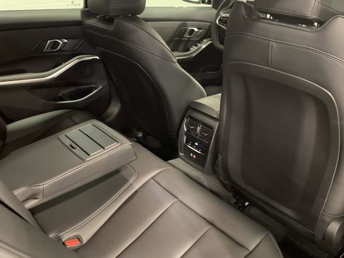 Used 2025 BMW 330i Sedan w/ M Sport Package image 28