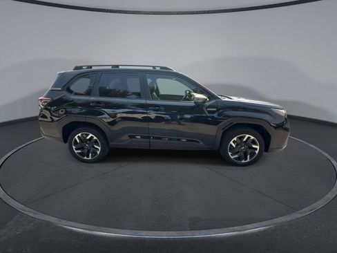 Used 2025 Subaru Forester Premium AWD/4WD image 9