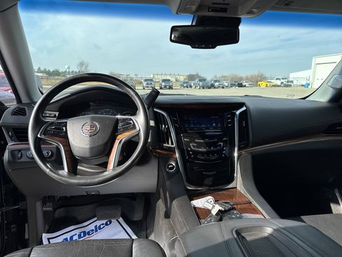 Used 2015 Cadillac Escalade ESV Luxury image 10