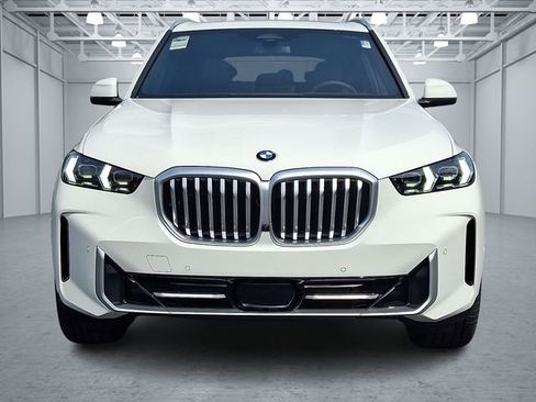 Certified 2026 BMW X5 xDrive40i w/ Premium Package AWD/4WD image 2