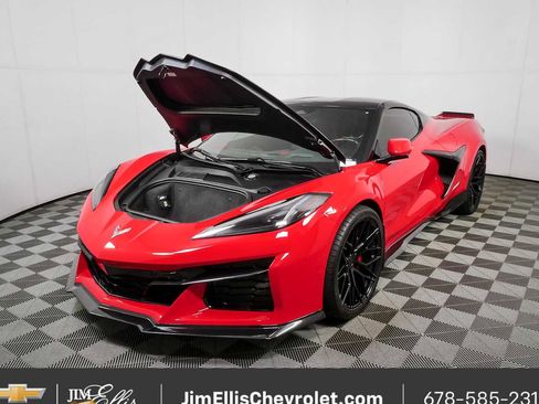 Used 2024 Chevrolet Corvette Z06 w/ Chrome Exterior Badge Package RWD image 29
