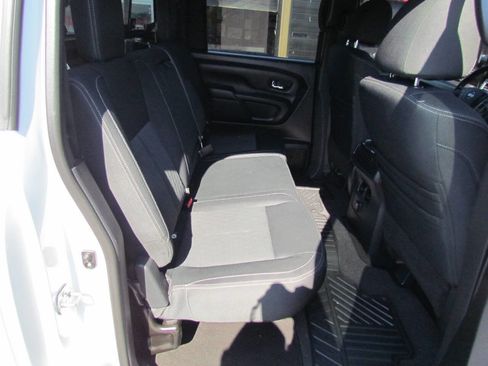 Used 2018 Nissan Titan SV w/ SV Convenience Package image 14
