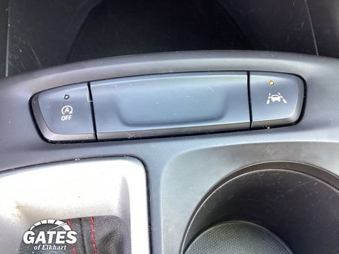 Used 2024 Chevrolet Trax RS w/ Sunroof Package FWD image 32