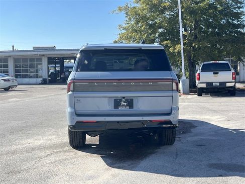 New 2025 Lincoln Navigator L Reserve image 4