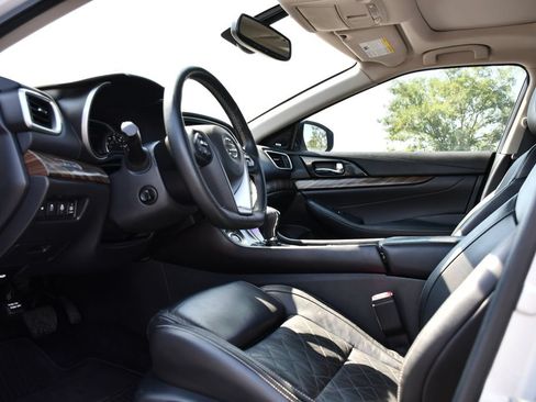 Used 2018 Nissan Maxima Platinum FWD image 17