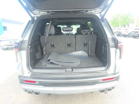Used 2025 Chevrolet Traverse LT AWD/4WD image 25