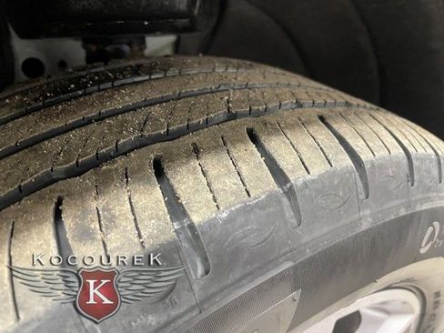 Used 2024 GMC Terrain SLT image 8