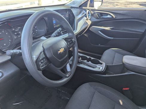 Used 2024 Chevrolet Trax LS w/ LS Convenience Package FWD image 17