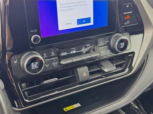 Used 2023 Toyota Highlander XLE FWD image 15