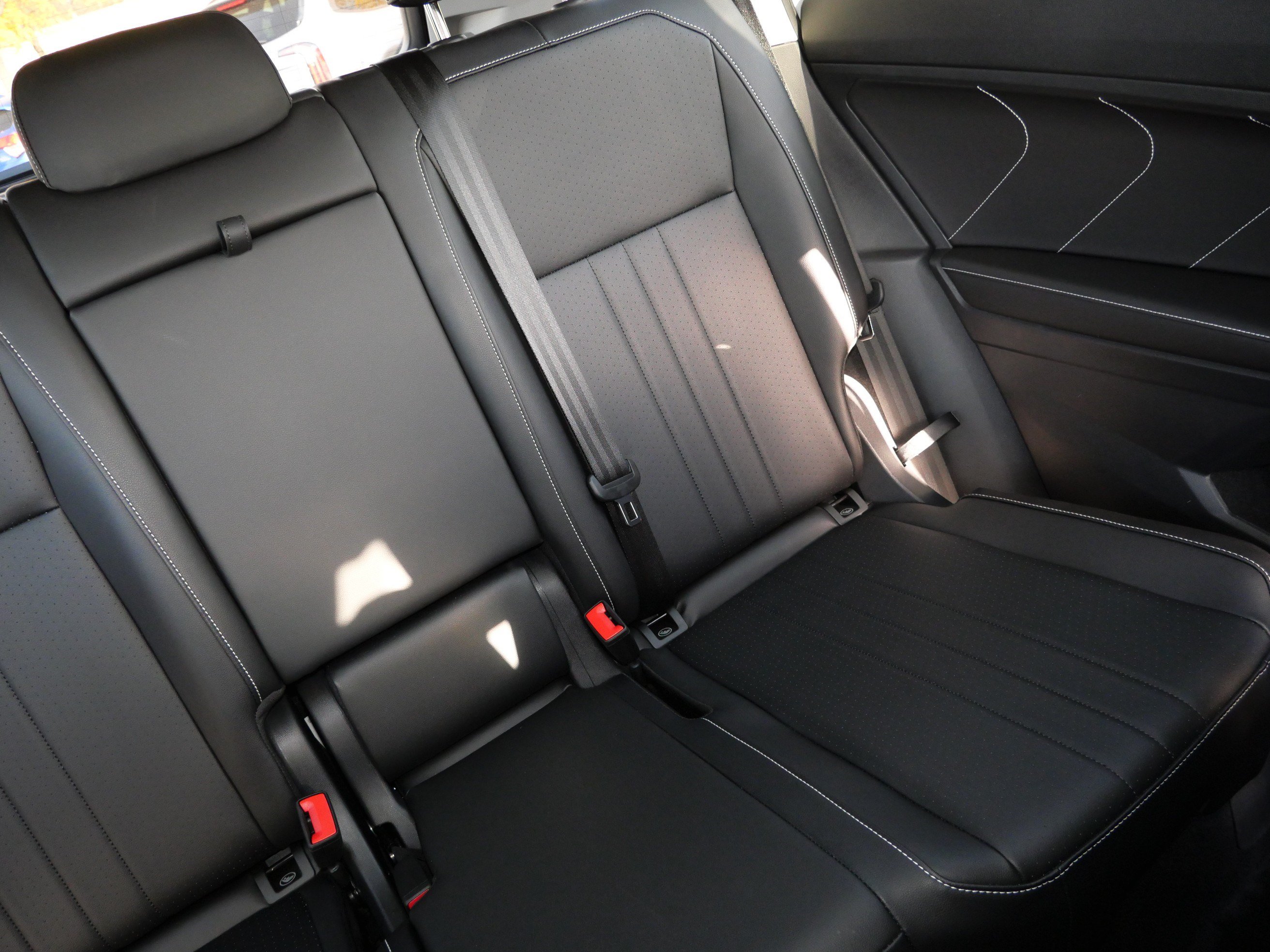 Certified 2024 Volkswagen Tiguan SE w/ Panoramic Sunroof Package AWD/4WD image 14